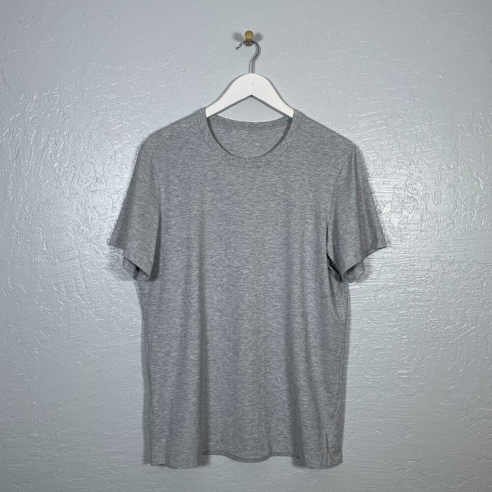 Lululemon Men M Heather Gray Crewneck Short Sleeve Shirt Stretch Athleisure Gym